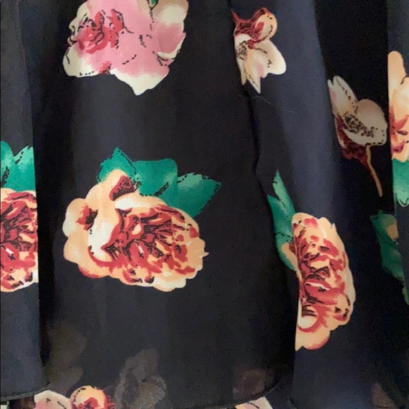 ❄️3/15$❄️Floral mini skirt - Picture 2 of 3